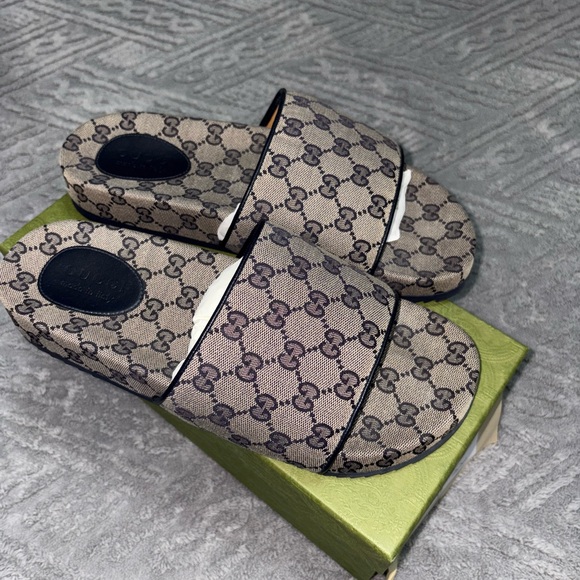 GUCCI GG SLIDES - Picture 1 of 6